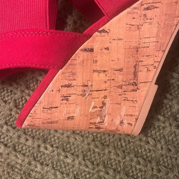 ✨👟✨ Red American Eagle Wedged Heels ✨👟✨ - Picture 4 of 7